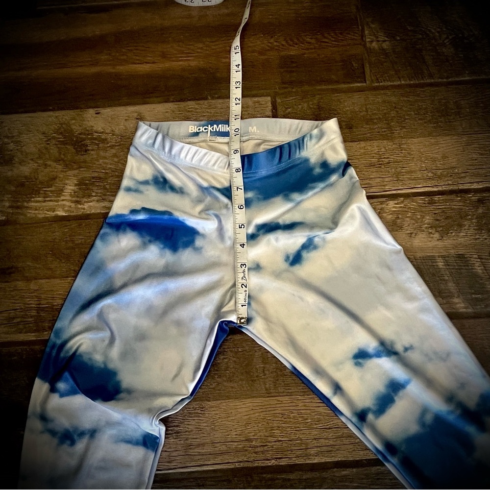 BlackMilk leggings with white clouds and blue sky print M - Picture 4 of 8